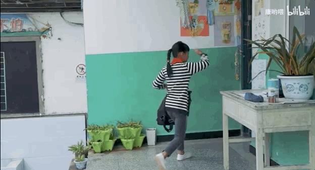 我们去了趟哔哩哔哩美丽小学，和B站小学生斗了波舞