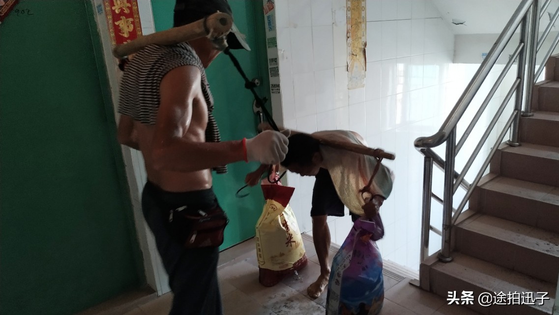 挑山工到山顶一趟多少钱,挑山工一天多少钱