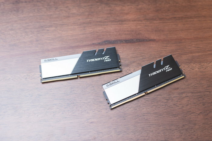 圣诞节前装一台白色雪花主机