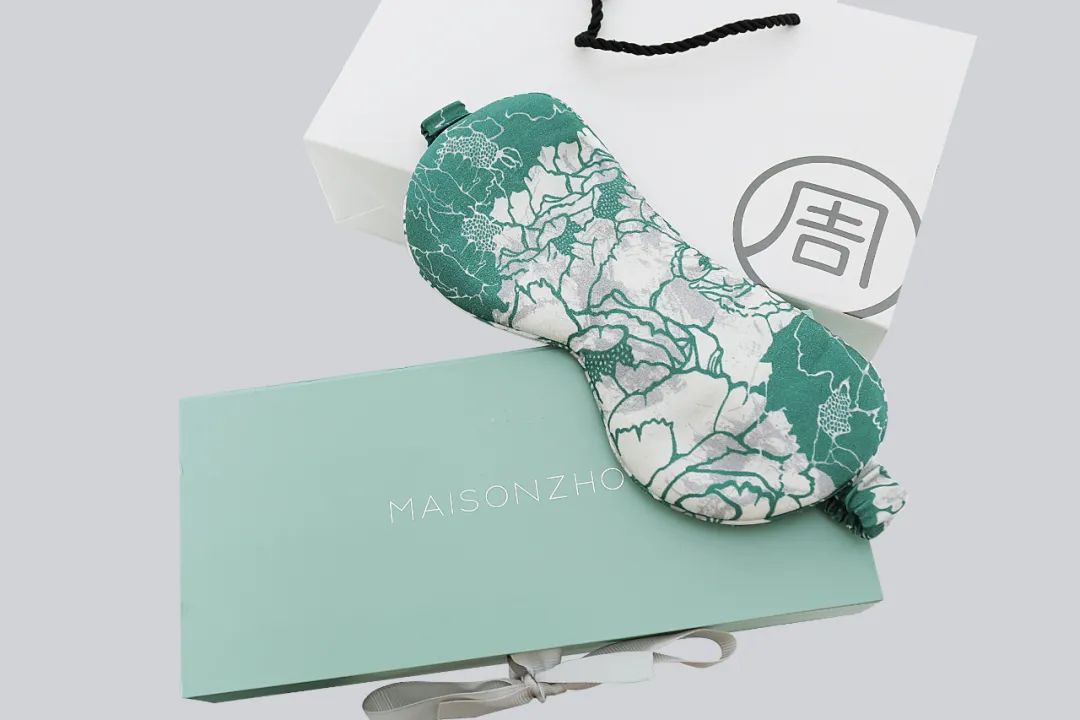 一位英国女人爱上东方文化，让穿丝绸睡衣，比晚礼服还高级