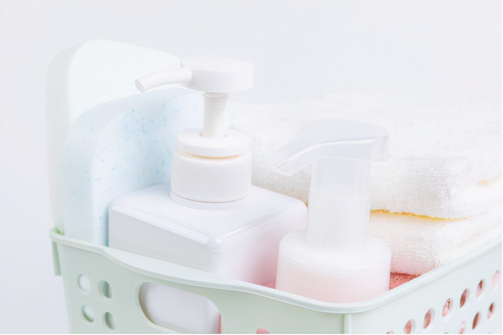 用香皂洗澡还是用沐浴露洗得好,用香皂洗澡为什么会起皮