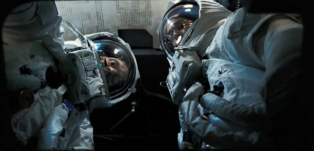 科幻电影《流浪地球》简介,地球和月球的经典故事流浪地球