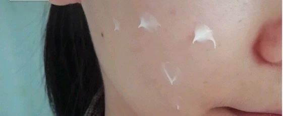 张馨予用的是什么眼霜,张馨予美致颜眼部精华乳