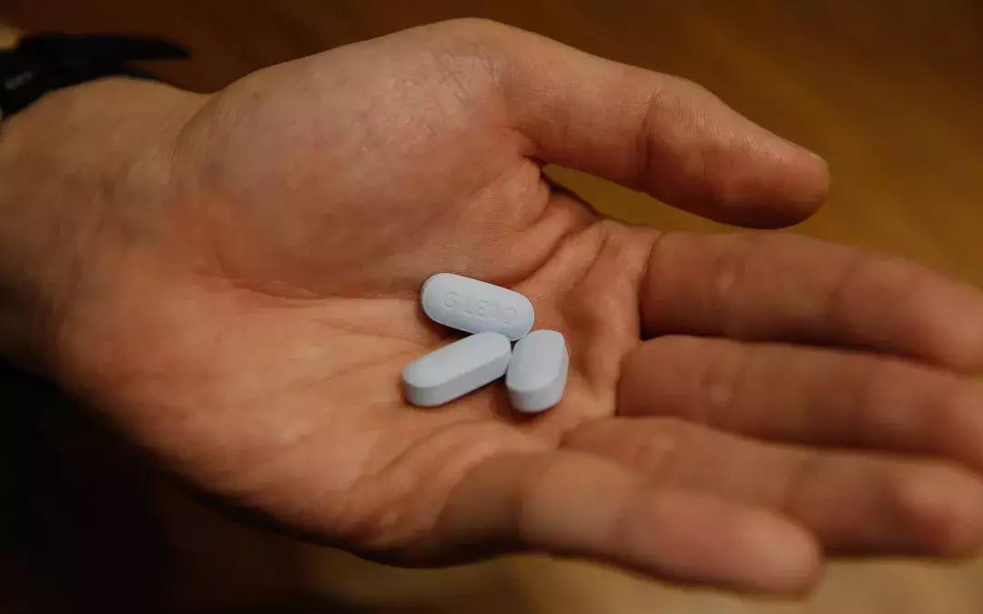 艾滋病人印度购药,25岁艾滋病患者带货