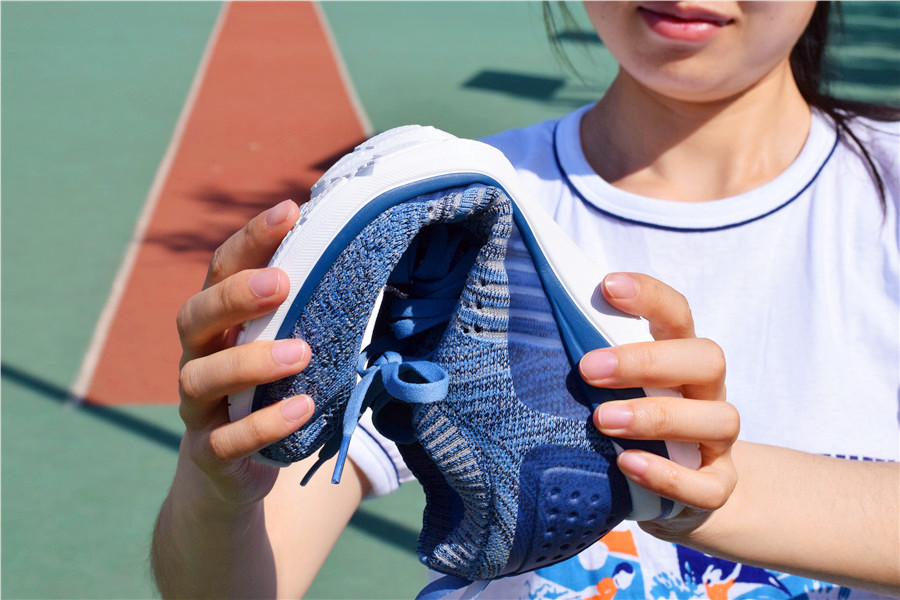 第一次穿软弹跑鞋感觉,第一次穿跑鞋有种站不稳的感觉