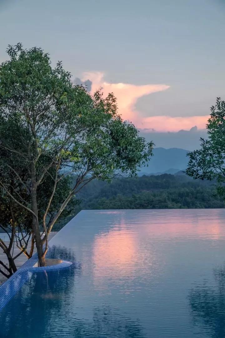 慢综艺之光拒绝剧本测评数十家“顶级”民宿，第一期就是浮云牧场