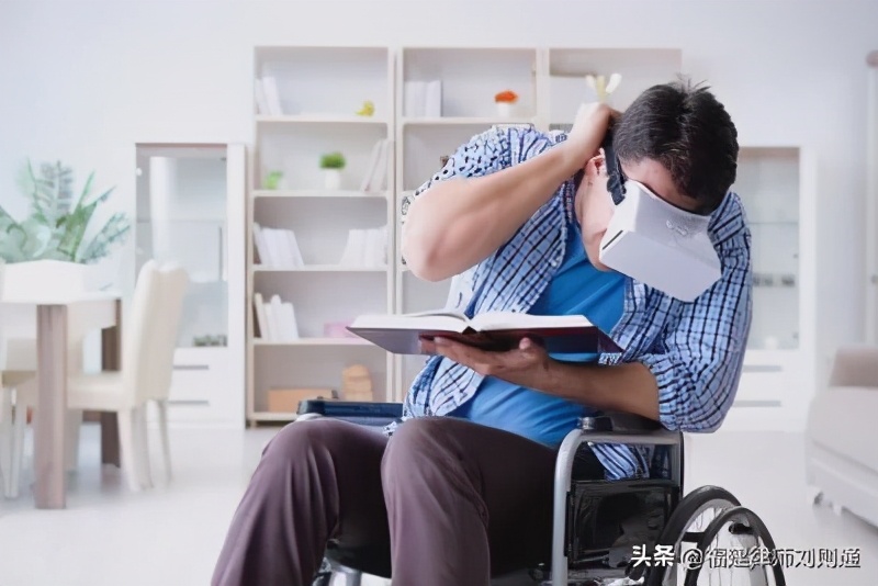 工作中受到小伤要不要做工伤认定,工作中受轻伤费用能让公司报销吗