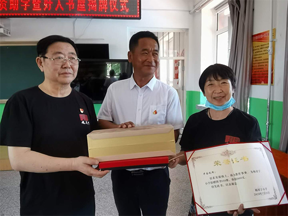 英烈革命精神永传承,致敬英烈红色经典