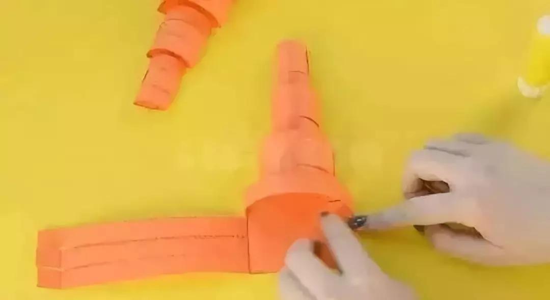 胡萝卜手工作品幼儿园简单教程,手工布艺胡萝卜制作过程图片