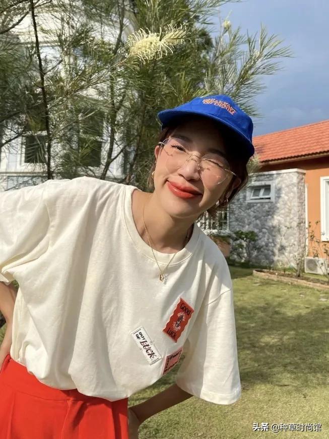 雾霾蓝和克莱因蓝哪个显白,宝蓝跟克莱因蓝哪个显白