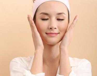 泽佳怎么去除鱼尾纹,瘦脸平价好用的方法