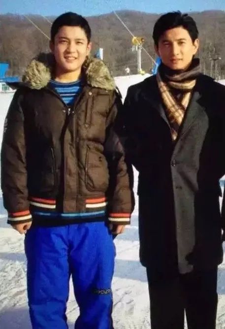 李现200斤未p照片曝光：你以为的腹肌男神，其实是自律狂魔