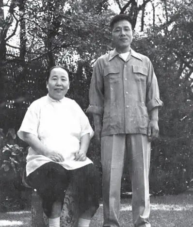 宋庆龄去世前留下遗嘱,不与孙中山合葬,陪保姆一起葬在父母身边