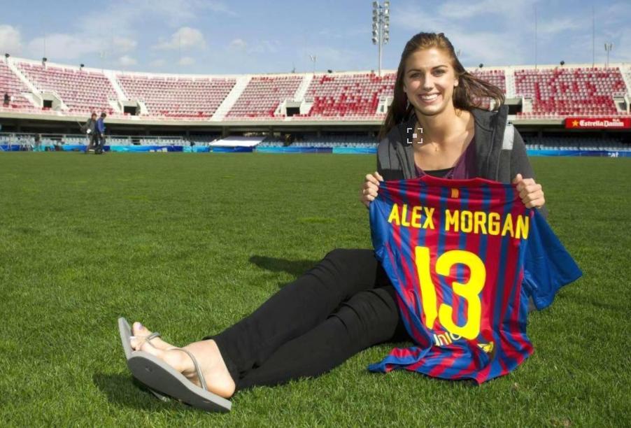 欧美足球女明星高颜值,欧美足球女运动员写真