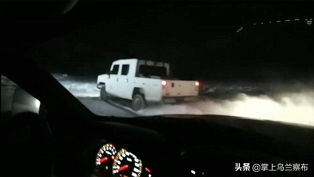 内蒙古通信行业突击小分队雪原急驰10小时帮助学生解决信号问题