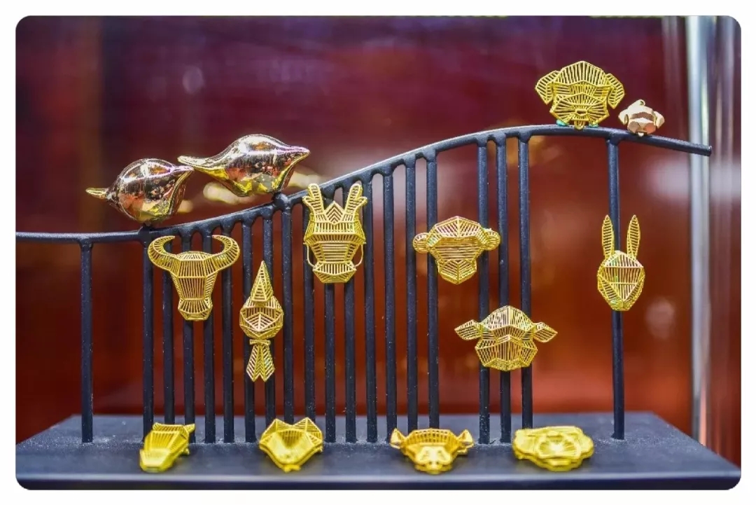 老庙黄金信达华润店开业！满2000送迷你电动车、满1000送豪华茶吧机……