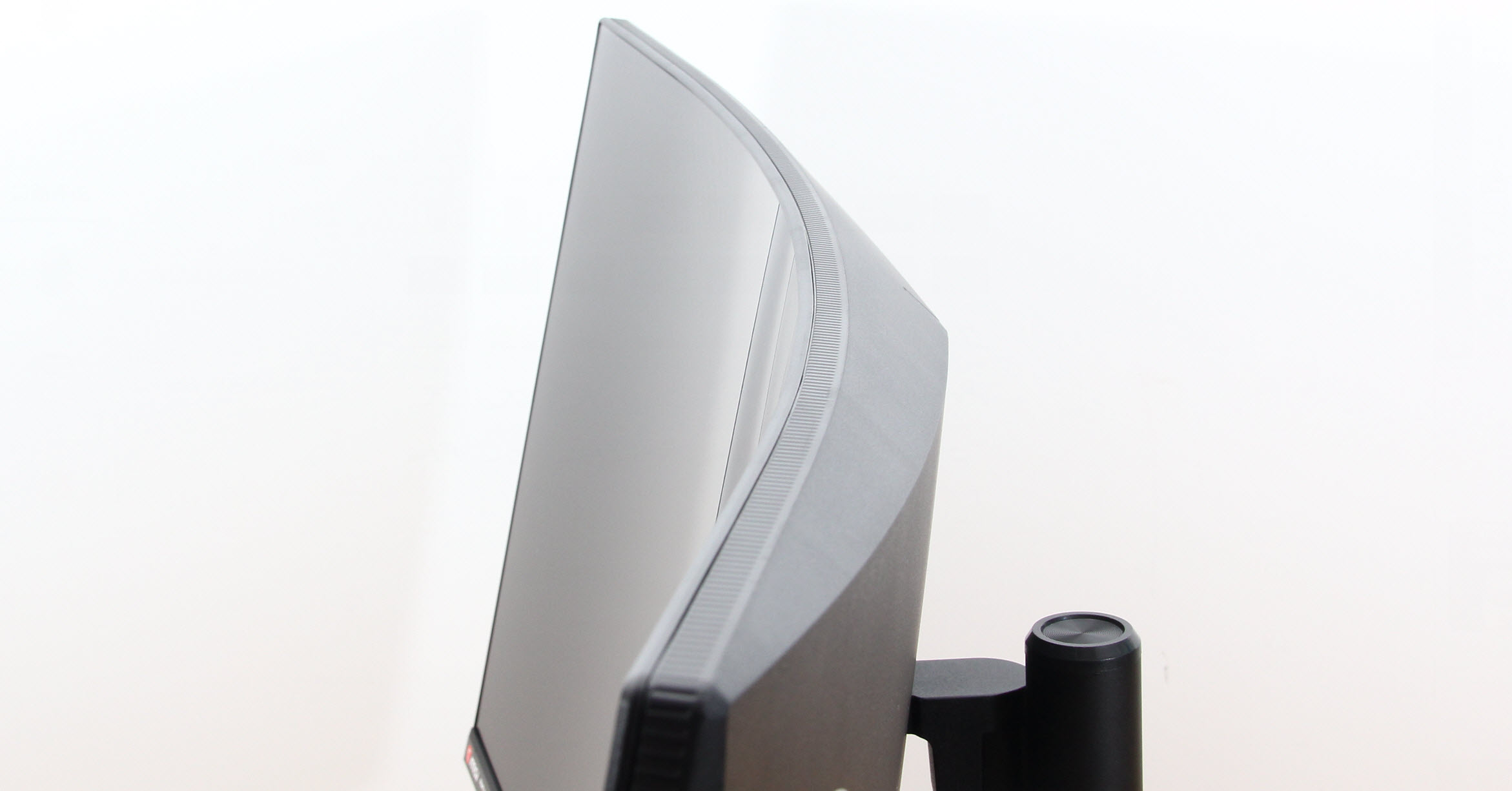 微星显示器32寸量子点屏,背光技术