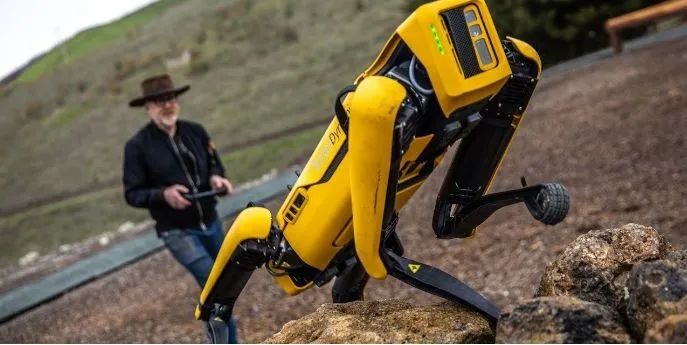 看过机器人拉黄包车吗?波士顿动力机器人满足你的好奇心