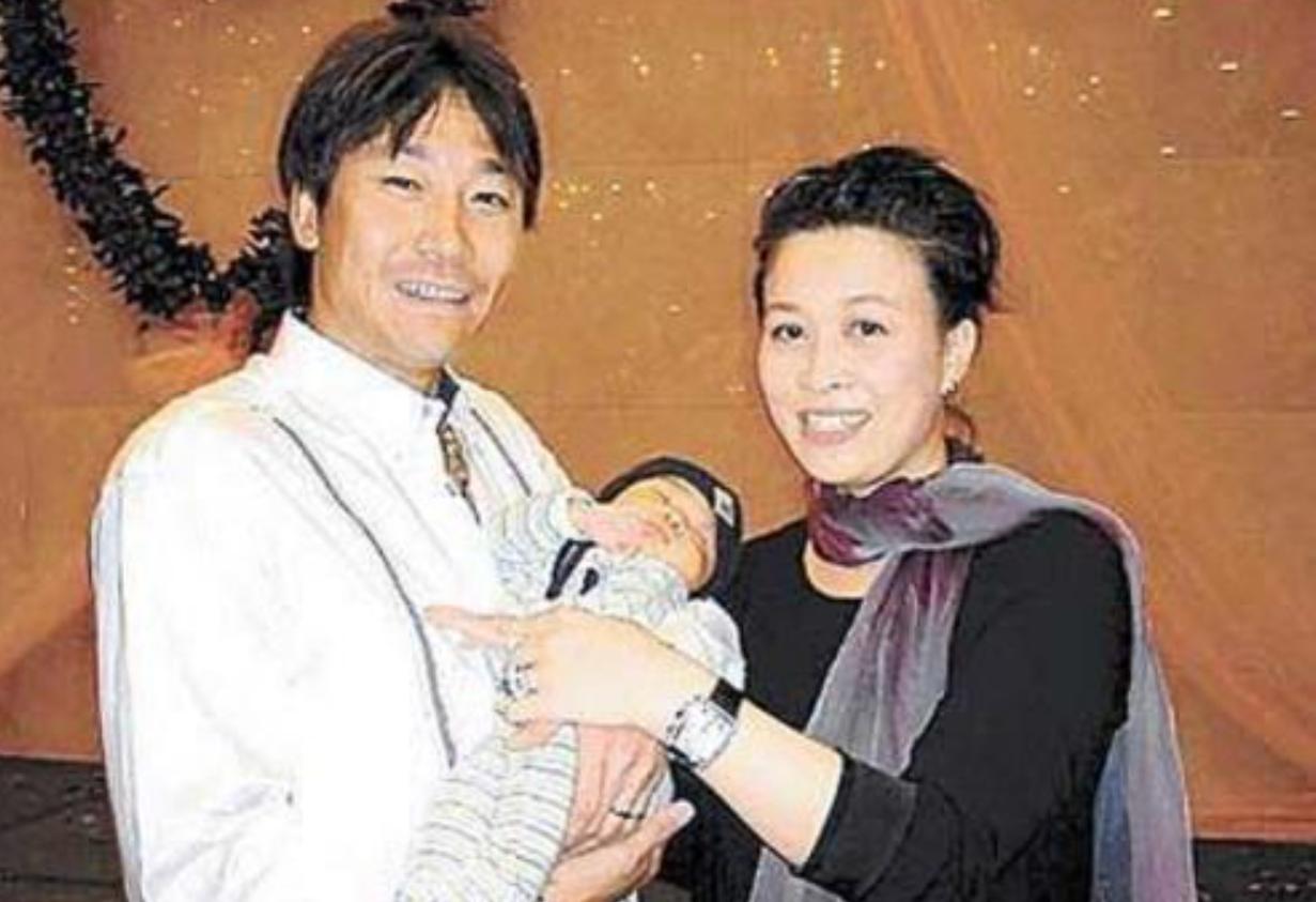 璁╅偅鑻辩敇鎷滀笅椋庣殑濂充汉,閭ｈ嫳鐖变簡10骞寸殑楂樺嘲濡備粖鎬庢牱