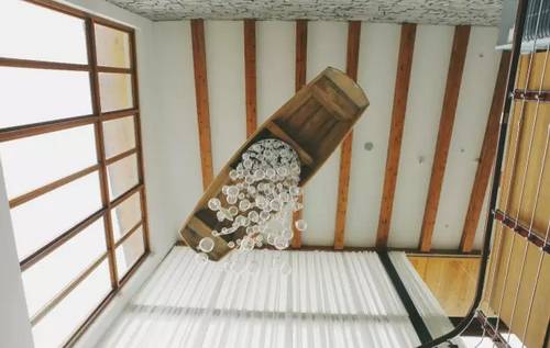 为钓鱼建房子,为了钓鱼在河边盖了房子