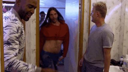 这位大胡子男人，穿起裙子来竟然比女生和还要合适？！