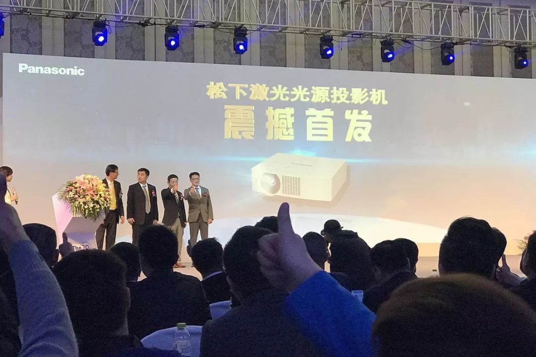 聚力前行再创辉煌联欢会,凝心聚力筑梦前行年会