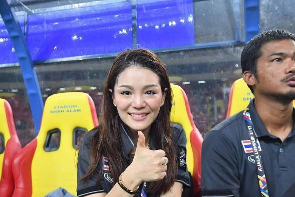 玛哈国王和诗尼娜结婚视频,诗妮娜回来了吗