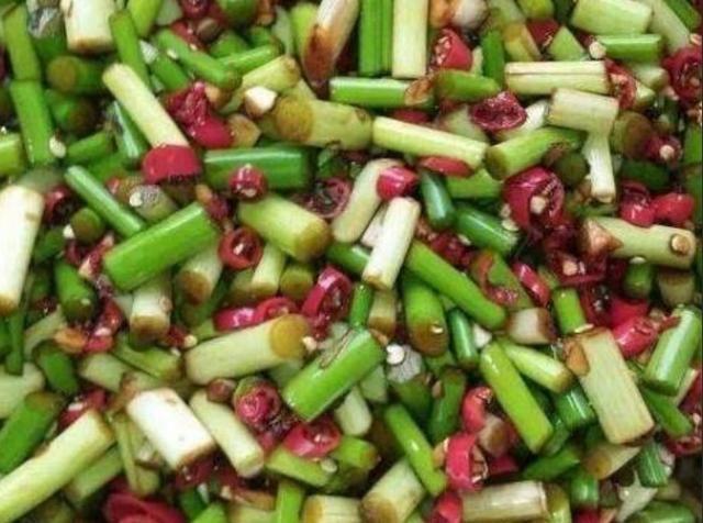 蒜苔炒肉炒到什么程度,为什么蒜苔炒肉蒜苔不入盐