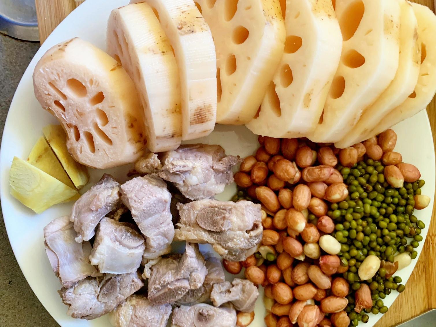 莲藕怎么煮法不会黑,怎么熬莲藕排骨汤汤浓好喝