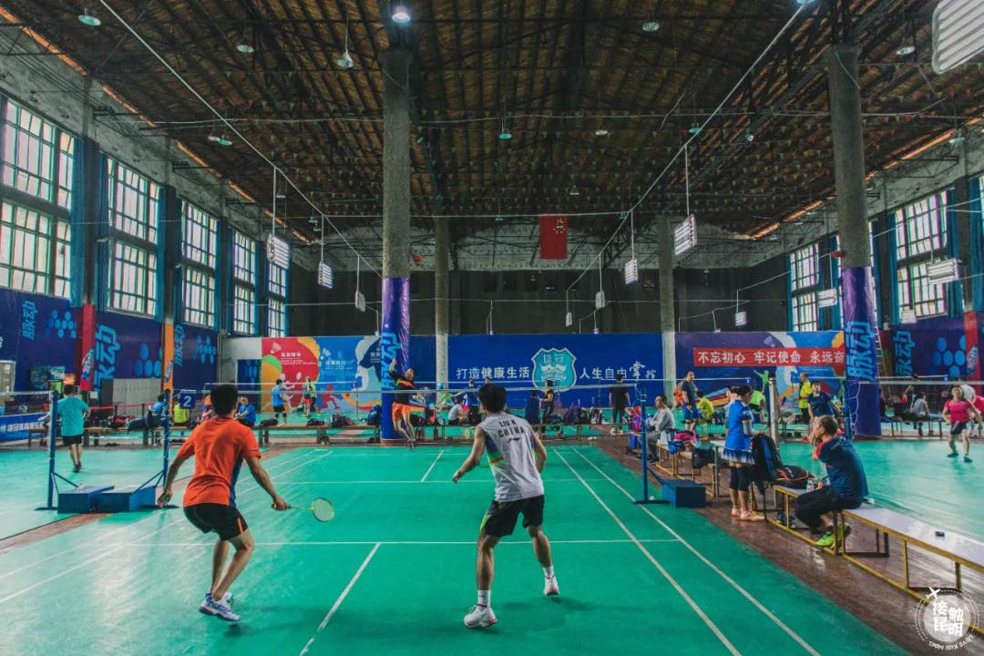 一座昆钢城半部云南史,昆明拓东体育馆和贺龙体育馆