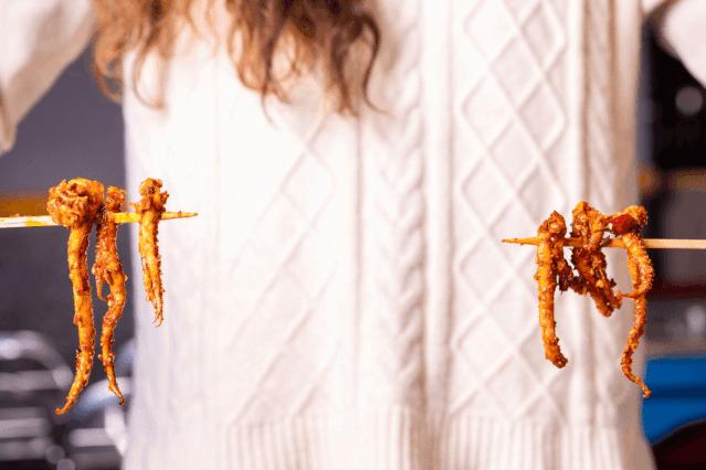 只此一家的牛腩串串火锅C位出道，19块9请你放肆开涮