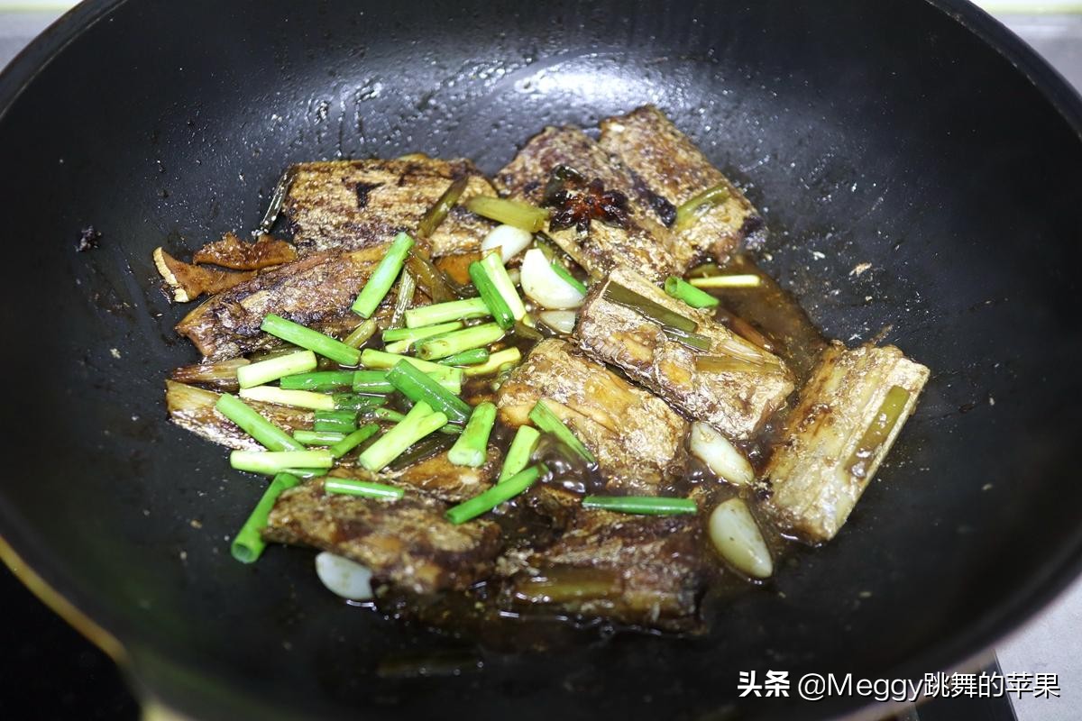 煎带鱼挂糊的正确方法,煎带鱼用什么上浆好煎