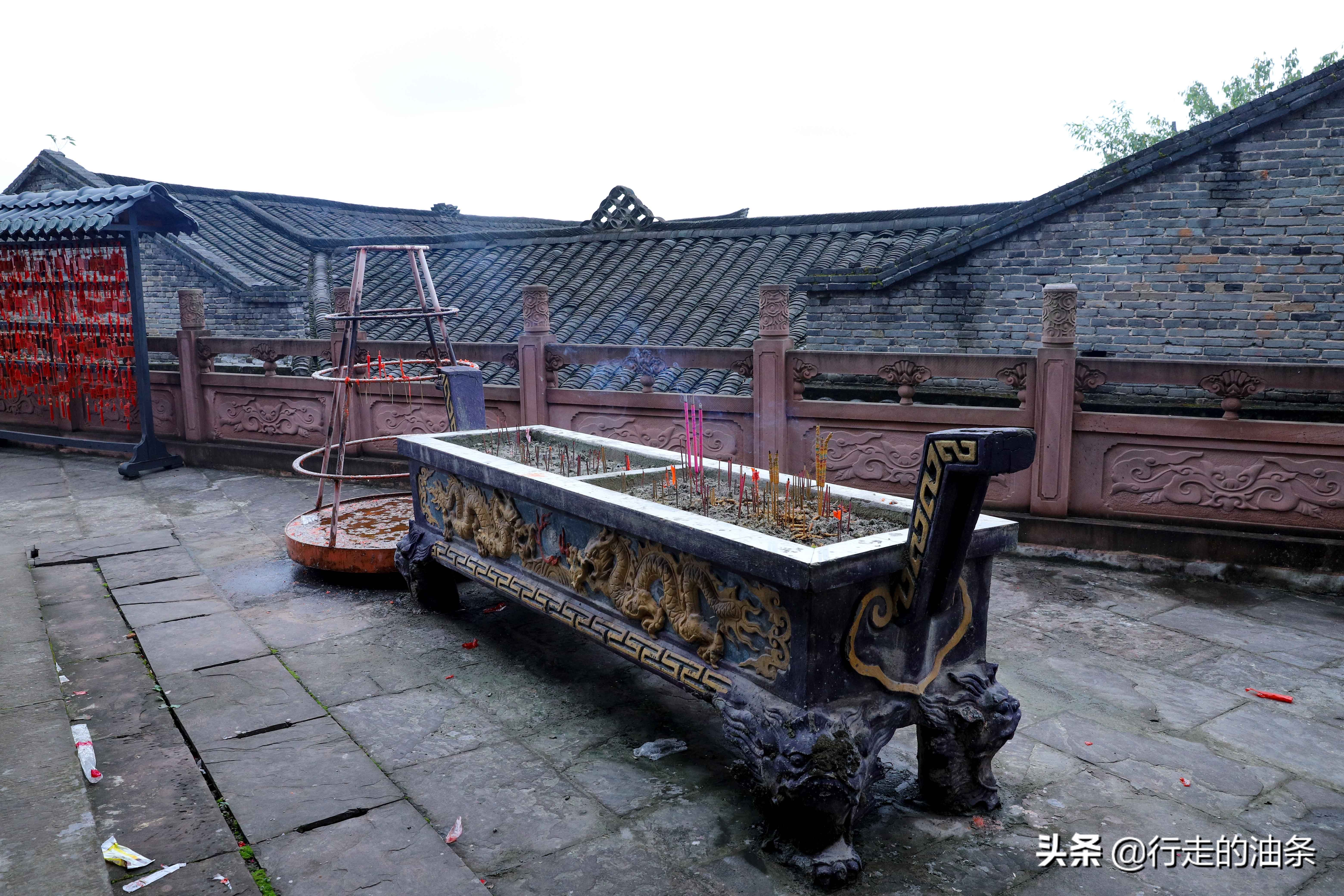 重庆旅游打卡老街磁器口,重庆自驾凤凰古城游记