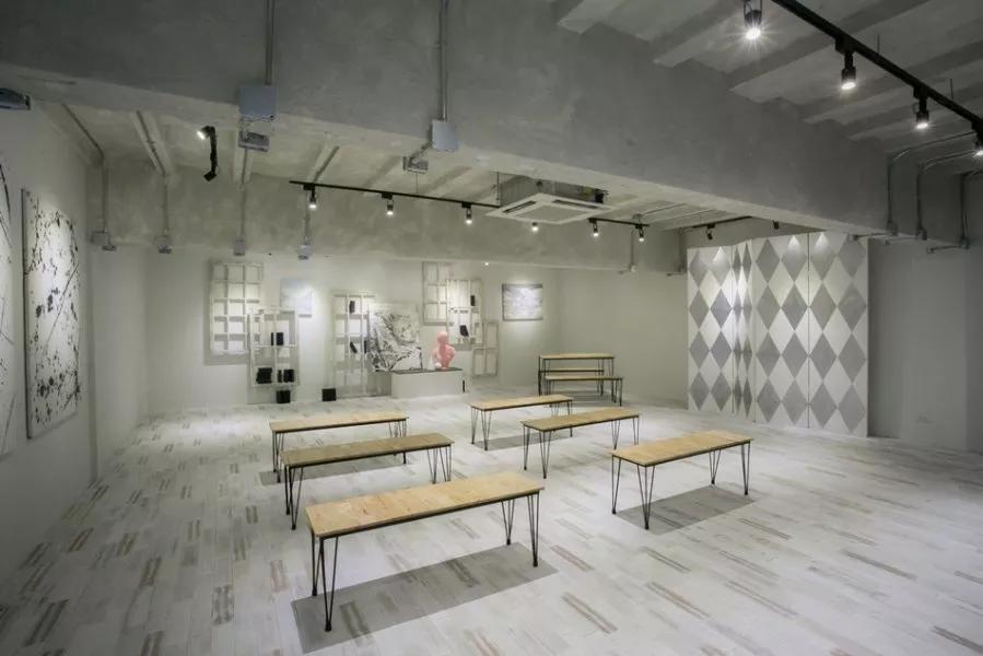 泰国便宜小众潮牌衣服,最近很火的泰国潮牌衣服