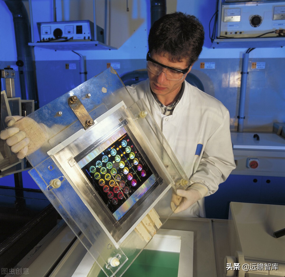 光刻胶:流动的黄金,形成全球群雄争霸格局,国内技术代差仍存在