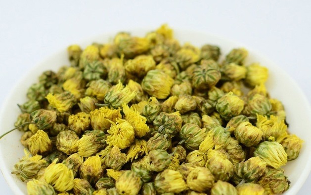 被硫磺熏过的菊花对比,被熏过的菊花