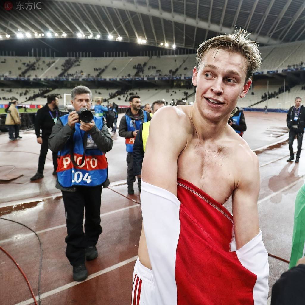 阿贾克斯门将德里赫特和德容,阿贾克斯10号德容