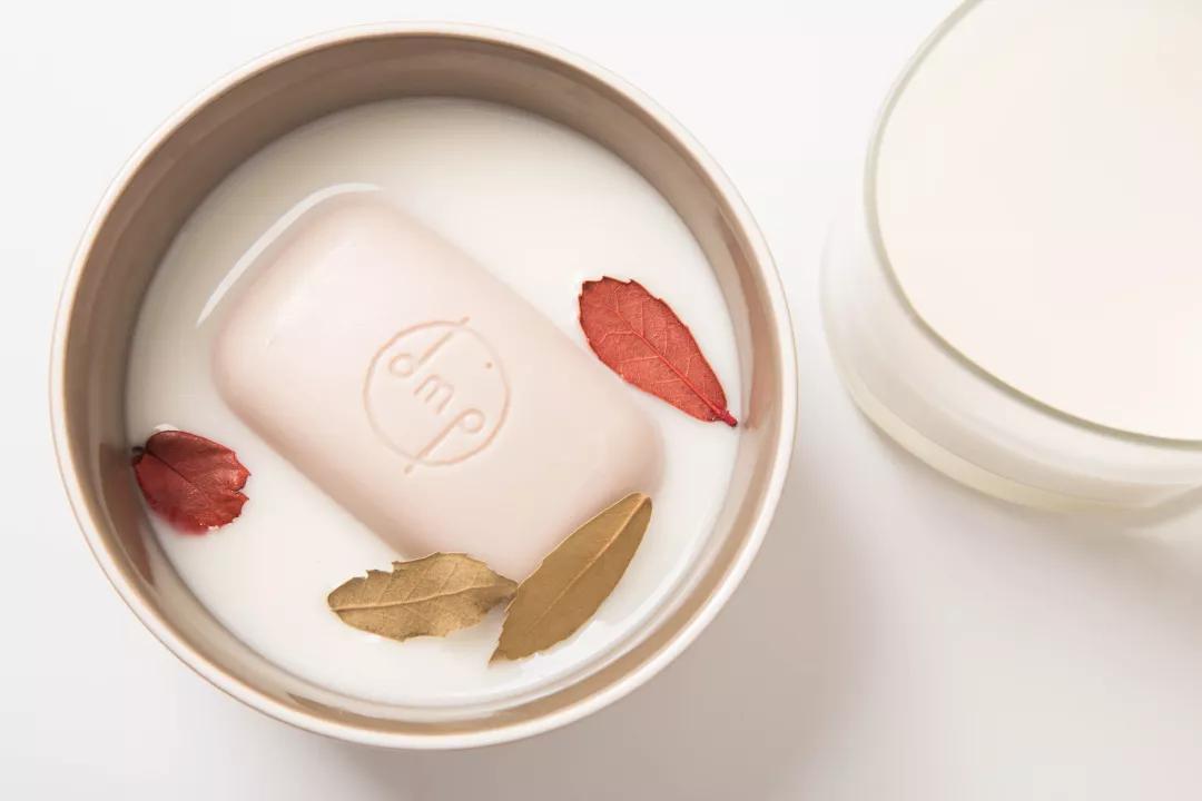 一块驴奶皂搞定洁面、卸妆，还能洗澡去鸡皮！我要回购10000次