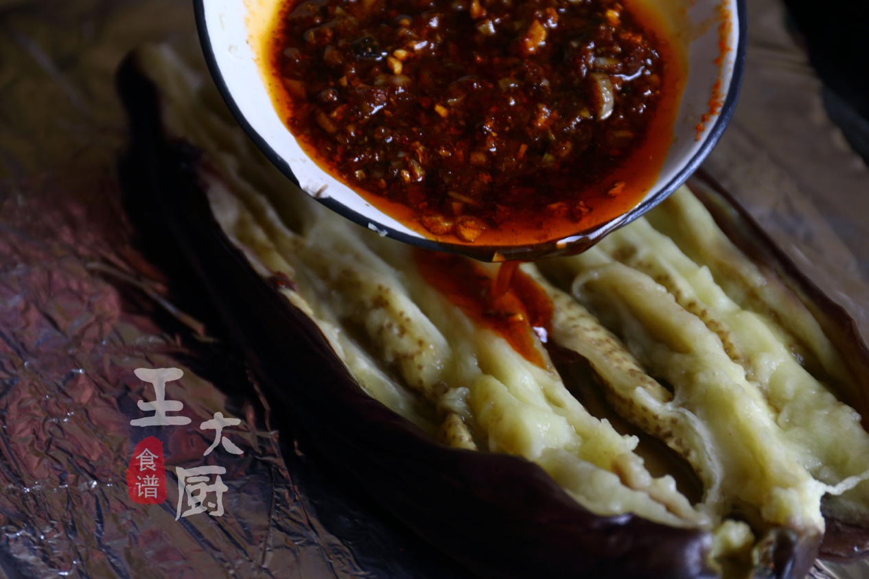 鸡蛋蒜蓉茄子蒸着吃的做法,家庭版蒜泥烤茄子