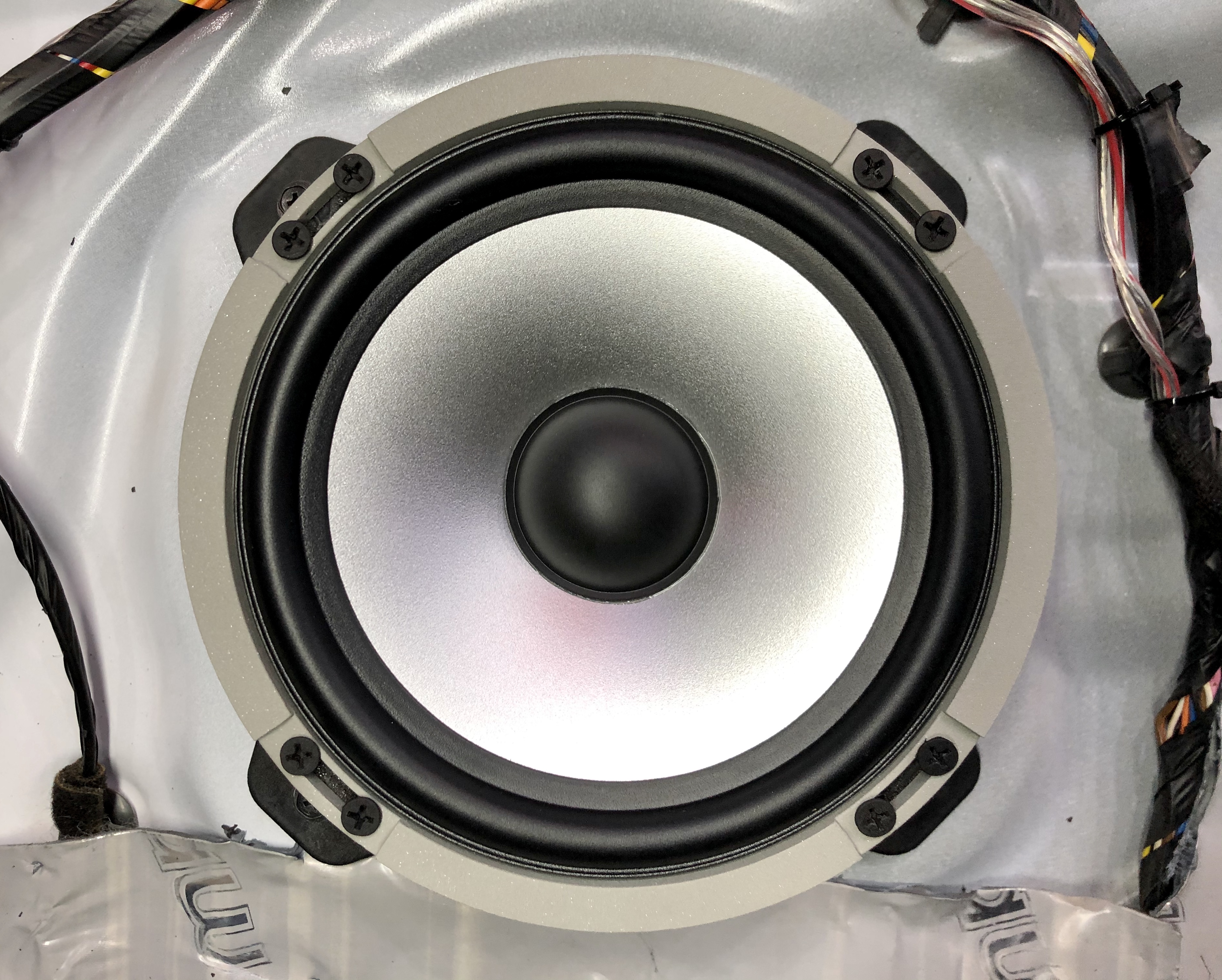 起亚k5汽车喇叭改装,起亚k5改喇叭要分正负吗