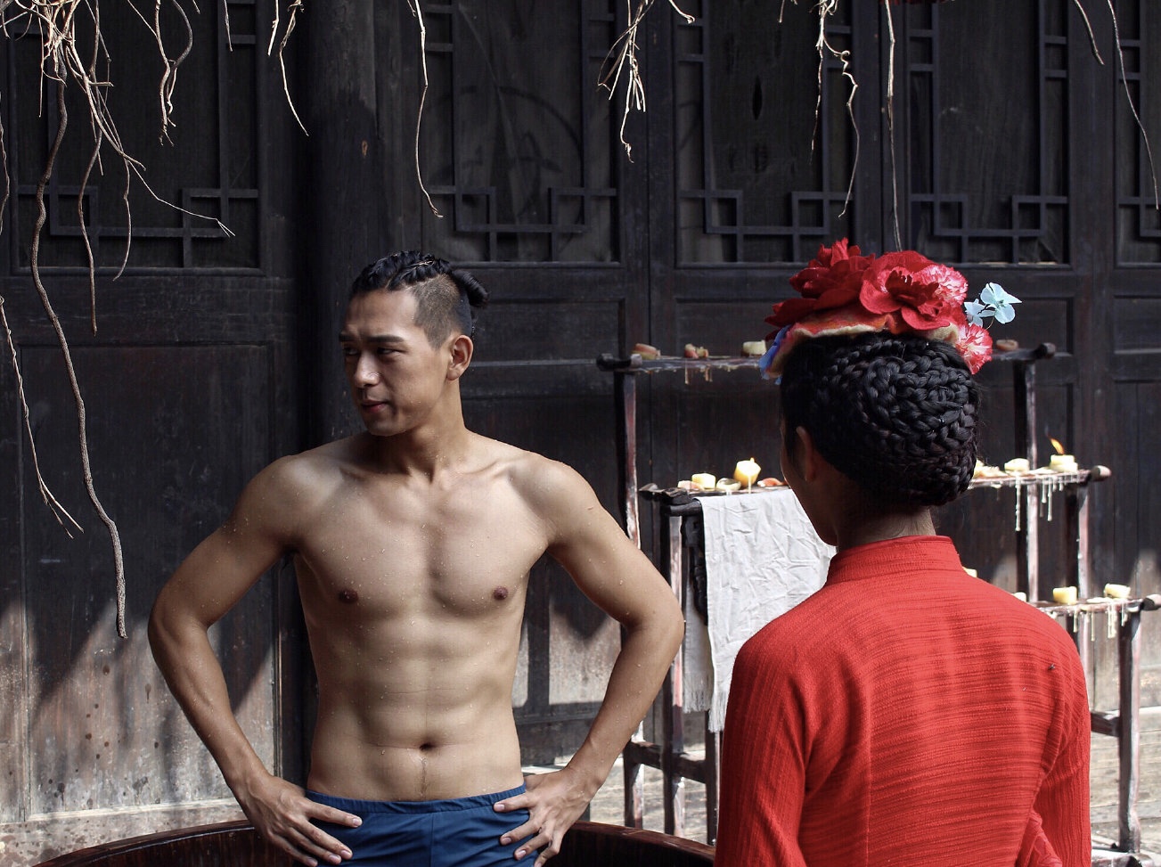 李现为《河神》长时待水下,靠打点滴缓胃疼,至今仍有胃炎后遗症