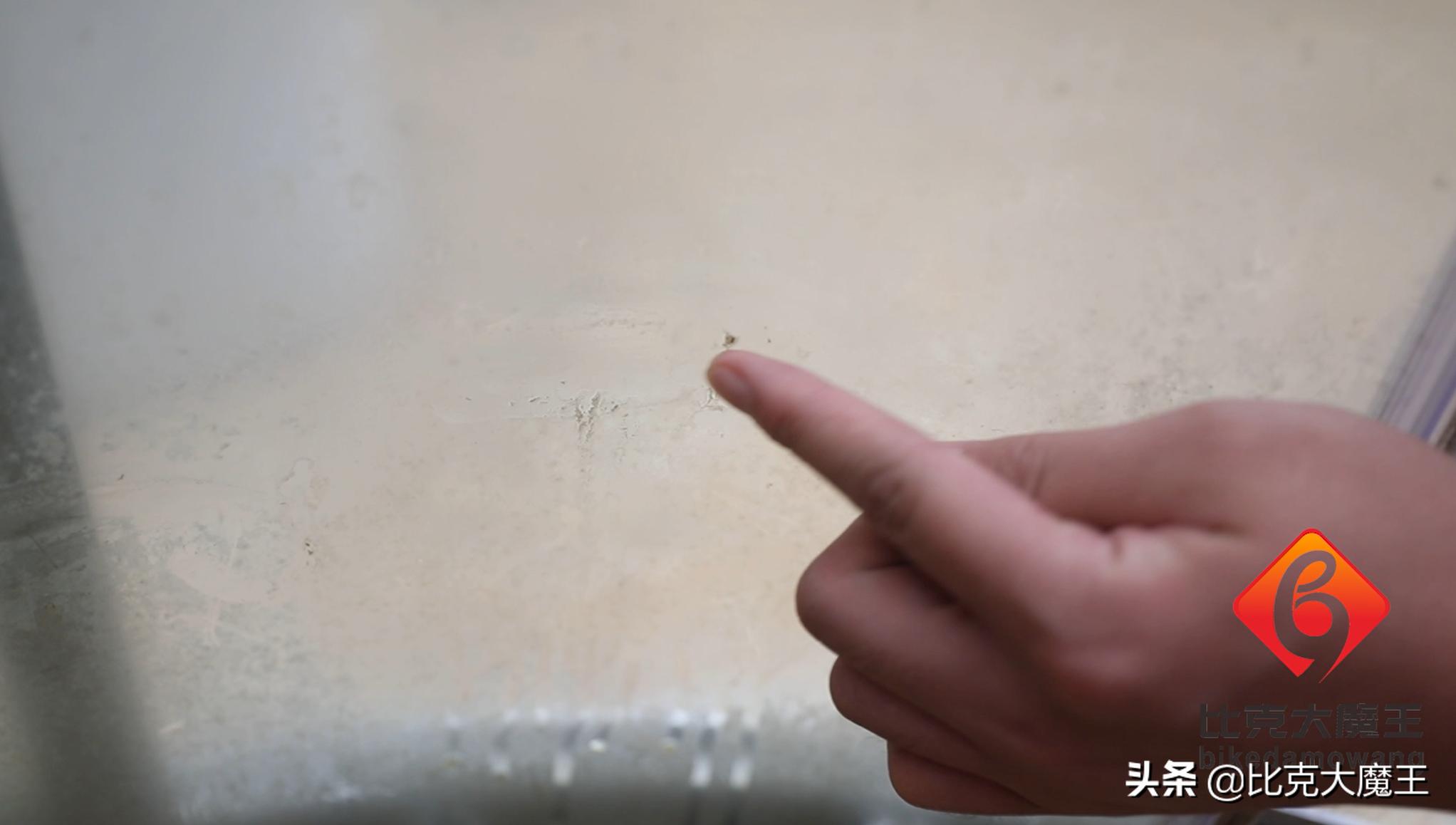 洗澡间的玻璃水垢怎么清洗,浴室玻璃水垢擦不掉怎么办