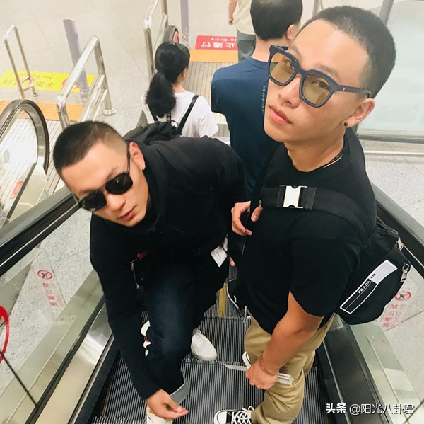 陈坤晒儿子帅气校服照,陈坤17岁儿子