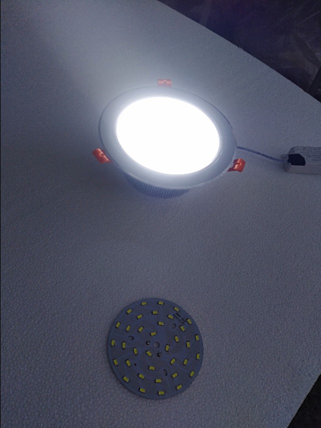 打工卖灯,卖灯人家里灯都是坏的都不想修