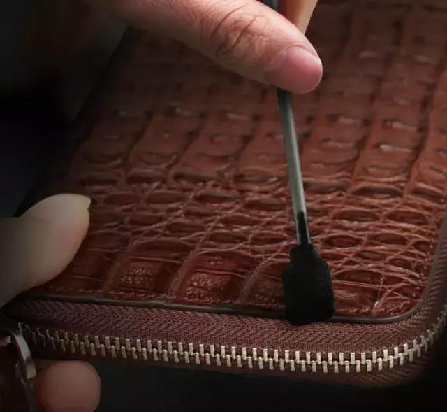 鳄鱼皮具一般多厚,鳄鱼皮具怎么那么硬