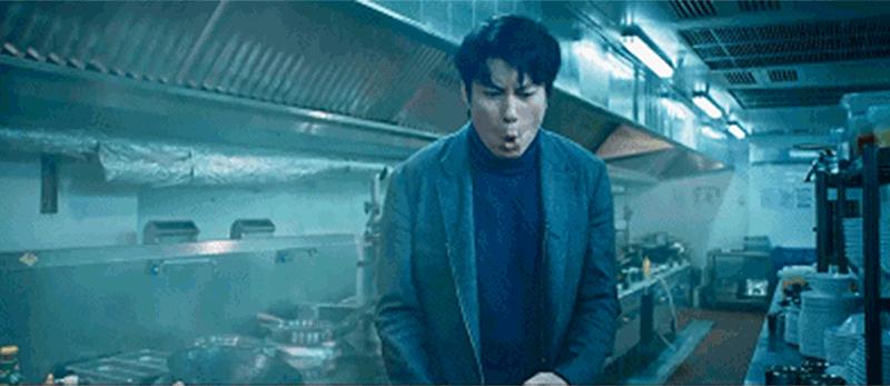 66岁高龄的成龙还能打，他才是披荆斩棘的《急先锋》