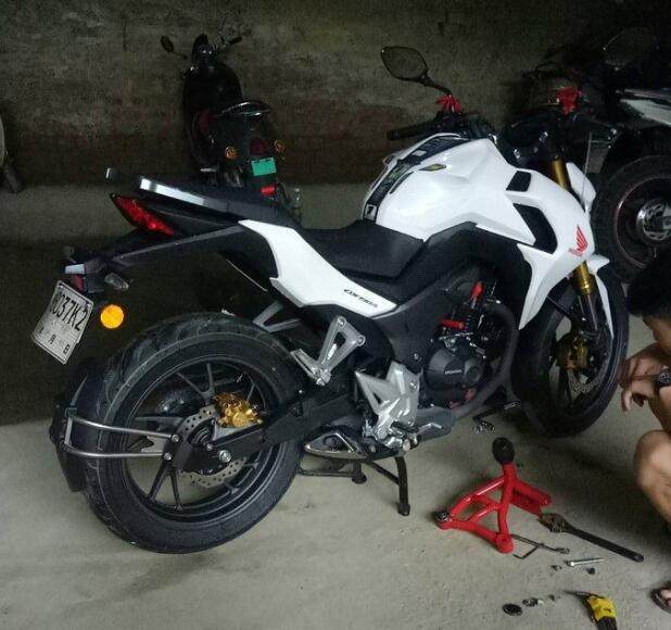 本田cb190r漏油解决方法,本田cb190r暴风眼前避震漏油