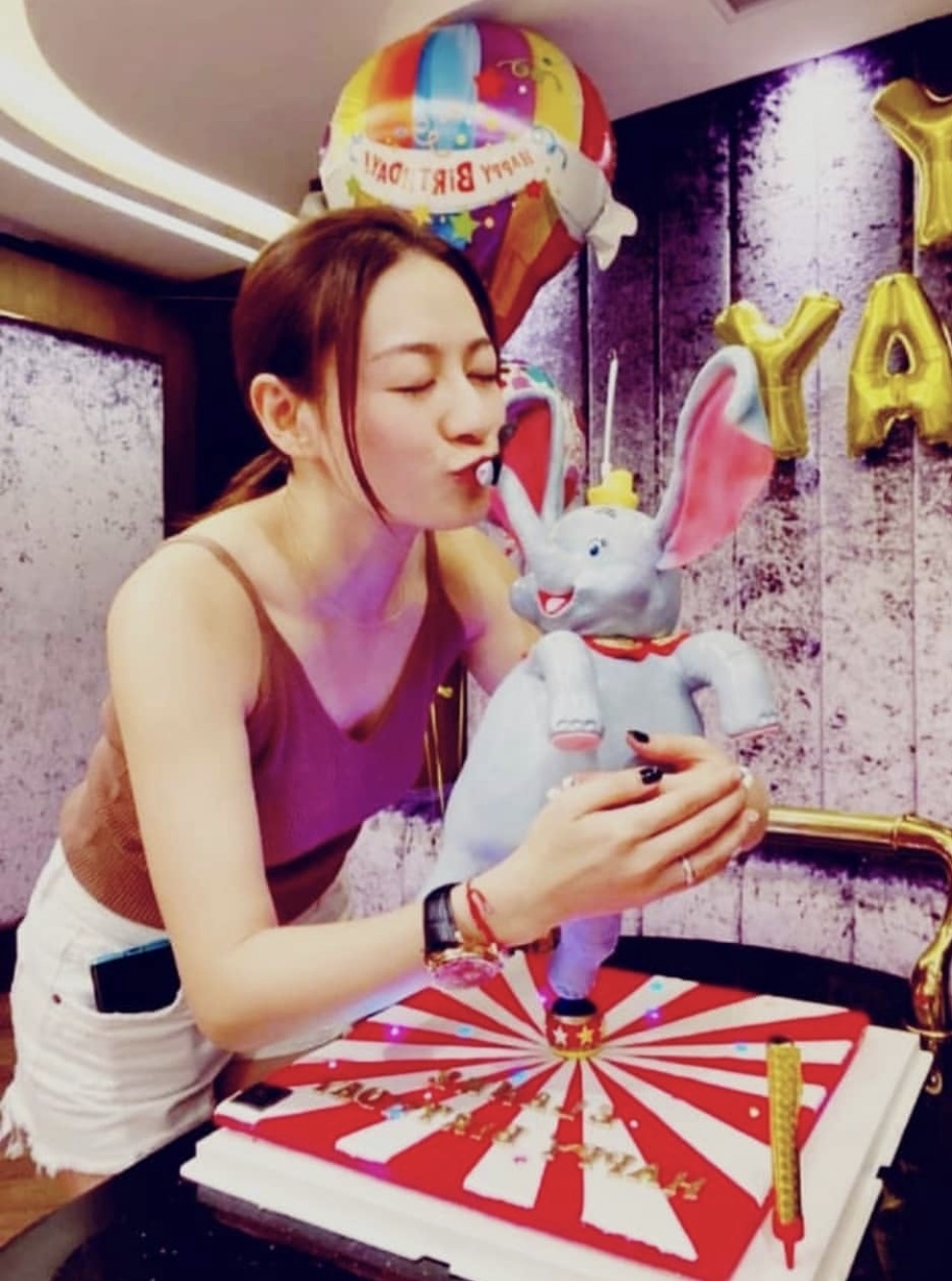 萧润邦为江若琳庆32岁生日亲手设计手表,逆市中新店开张喜事不断