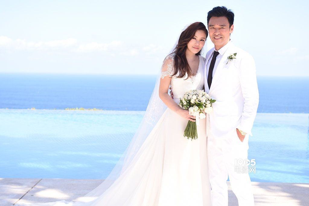 钟镇涛一月收入,钟镇涛第一任妻子花了多少钱