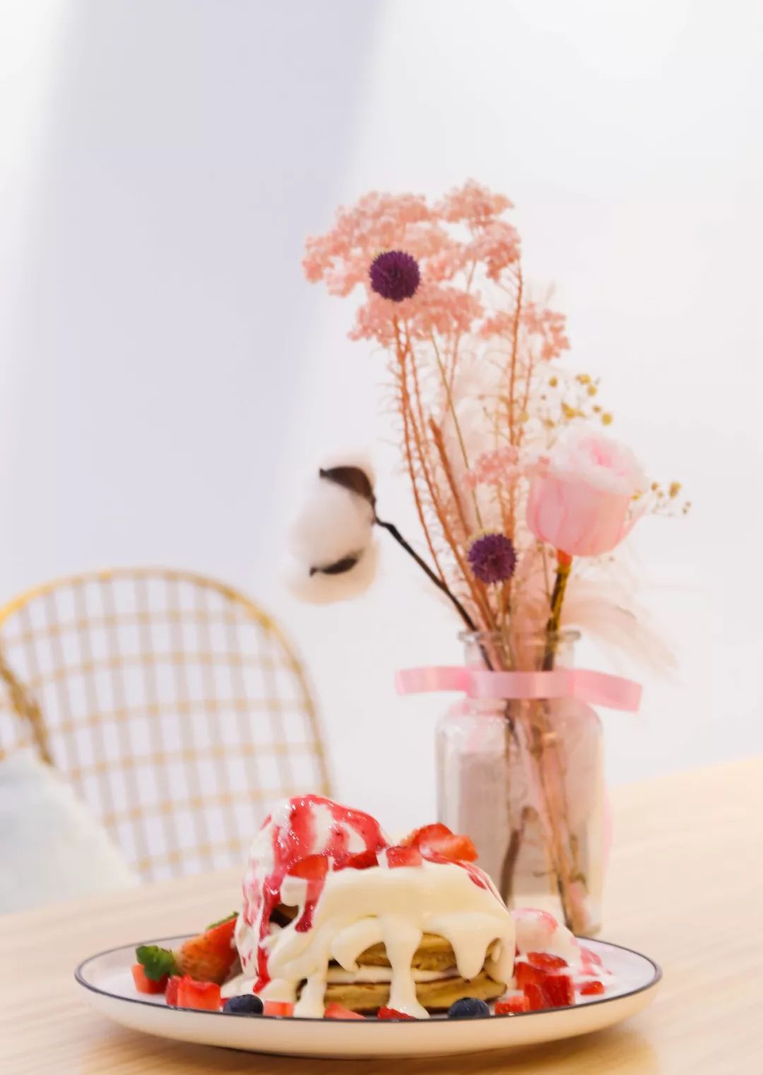 圆每个妹剂C的公主梦，这家店现在婚纱免费试，饮品+蛋糕请你食